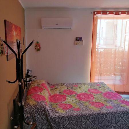 Room Holiday "Al Centro Storico" Palermo Exterior photo